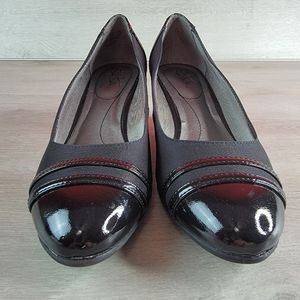 LifeStride Women's 8.5 Juliana Cap Toe 2 1/4 Slip On Wedge. 